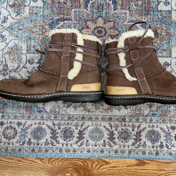 UGG Booties (7), Australia 5587 Brown Suede Leather Sheepskin - Picture 15 of 16